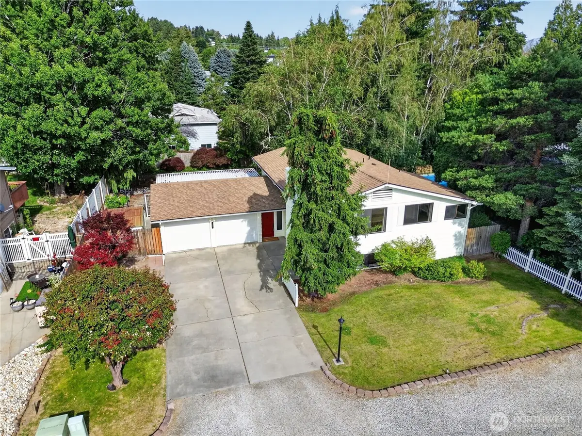 909 N James Avenue, East Wenatchee, WA 98802 - #1