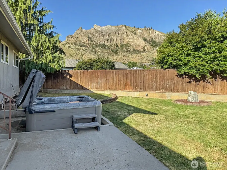 1324 Seneca Street, Wenatchee, WA 98801 - #3