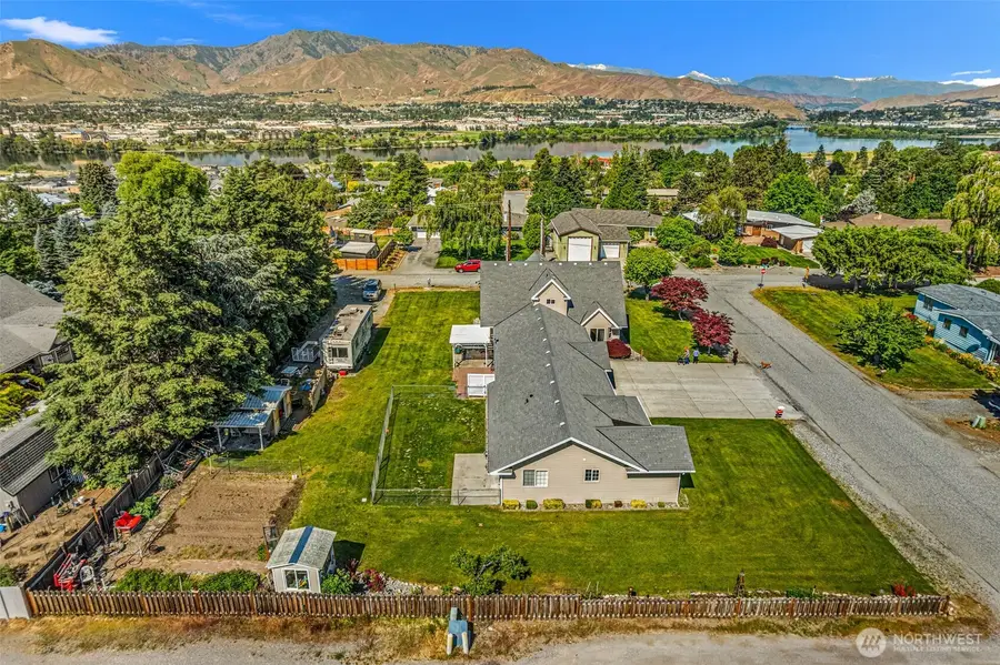 42 Hadley Street Nw, East Wenatchee, WA 98802 - #3