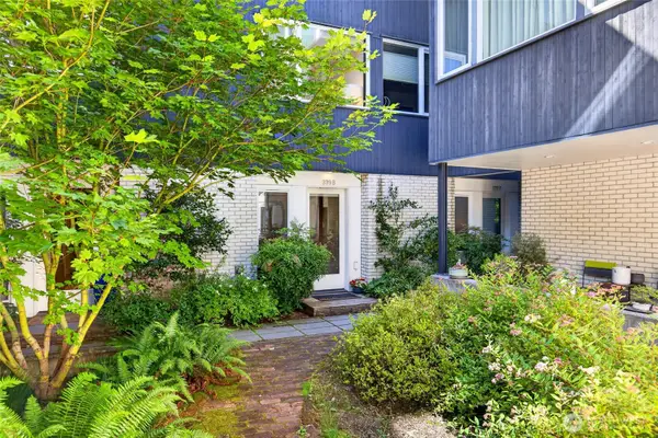339 16th Avenue E #B, Seattle, WA 98112