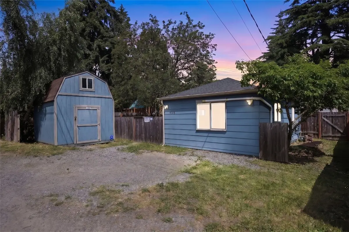 9745 Evanston Avenue N #B, Seattle, WA 98103 - #1