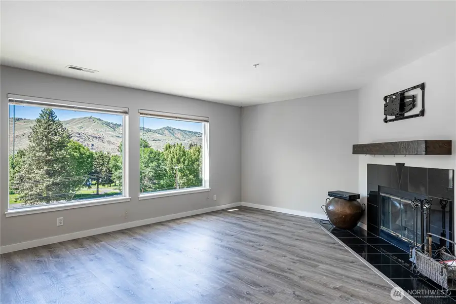 808 W Manson Highway #B202, Chelan, WA 98816 - #3