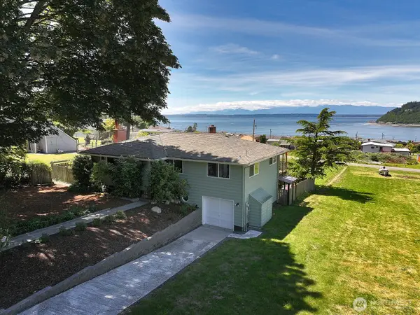 8216 Whidbey Drive, Clinton, WA 98236