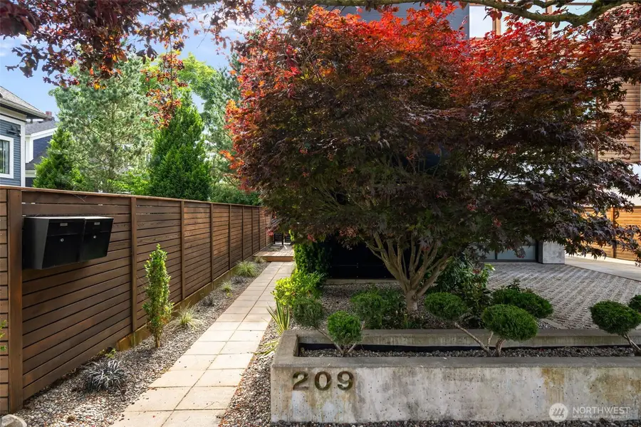 209 12th Ave E, Seattle, WA 98102 - #2