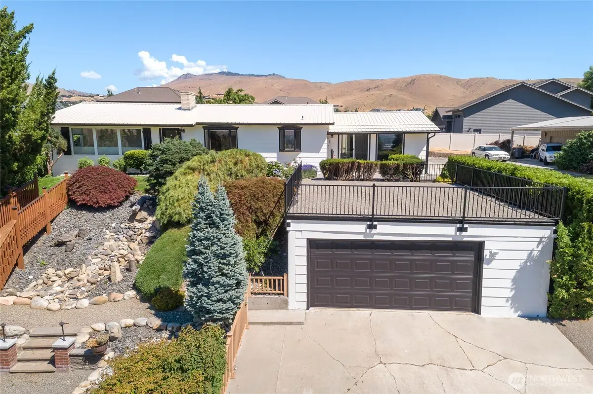330 Sunnyslope Heights, Wenatchee, WA 98801 - #1