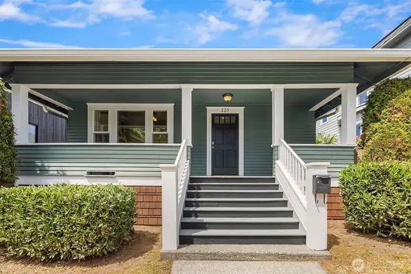 223 29th Avenue E, Seattle, WA 98112
