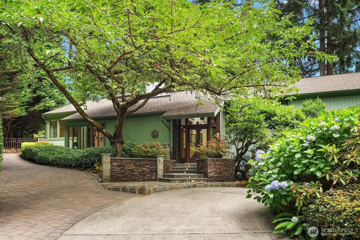 3825 132nd Avenue Ne, Bellevue, WA 98005 - #1