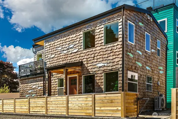 330 NE Elk Place, Seattle, WA 98115