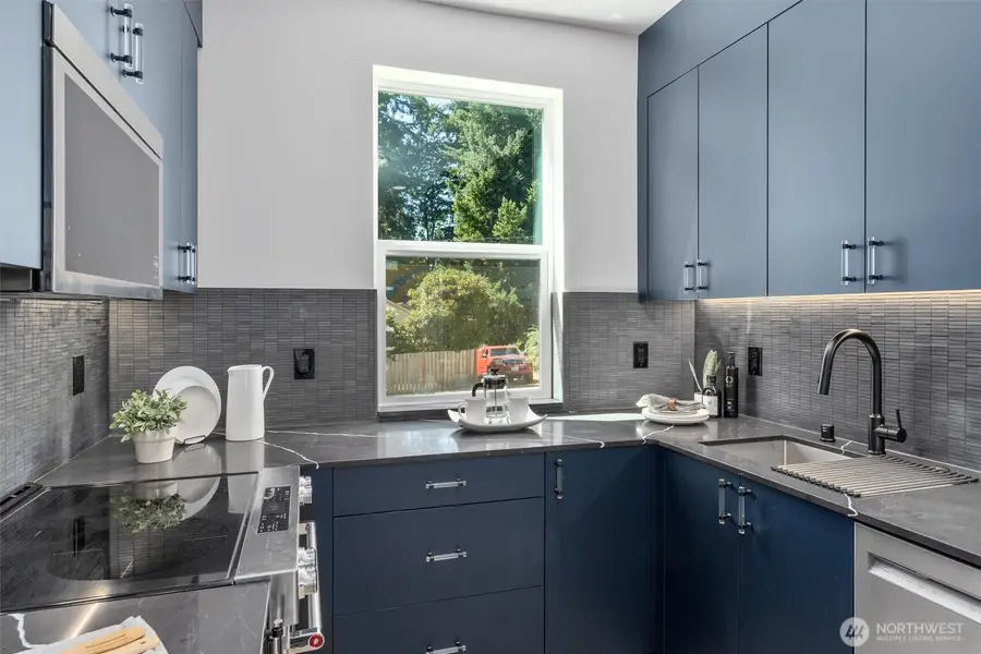 10736 Interlake Avenue N, Seattle, WA 98133 - #2