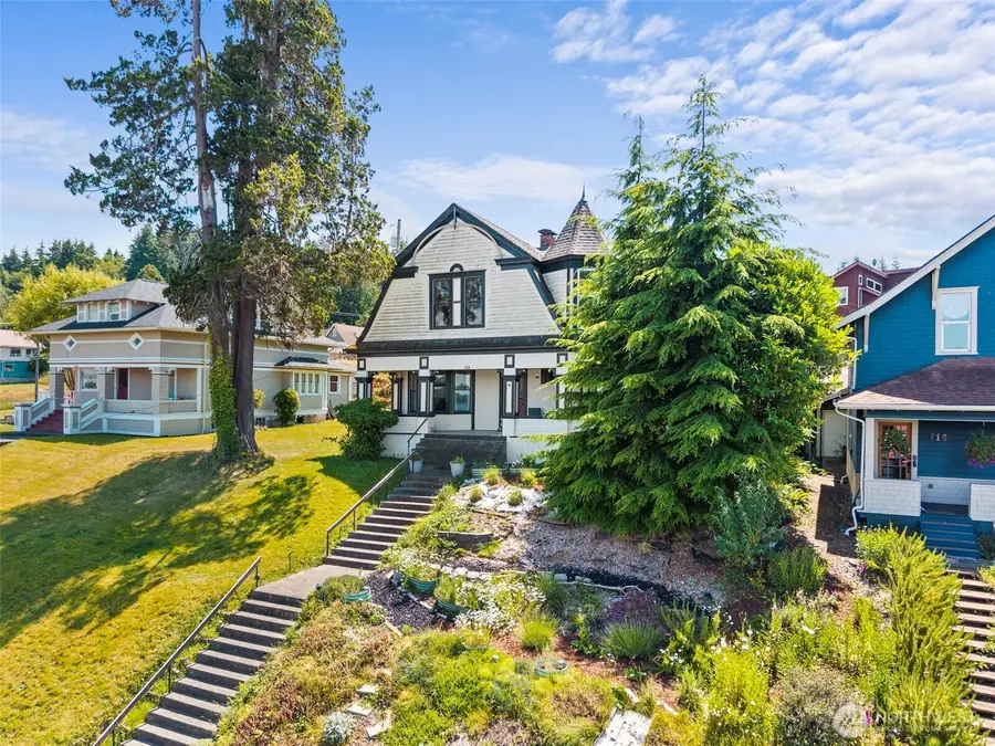 714 W First Street, South Bend, WA 98586 - #3