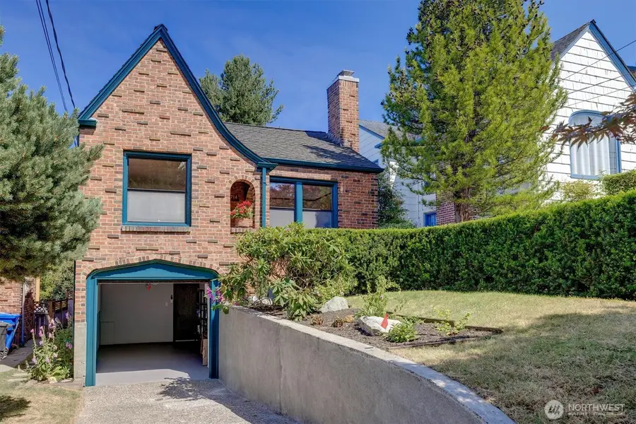 2714 Queen Anne Avenue N, Seattle, WA 98109 - #2