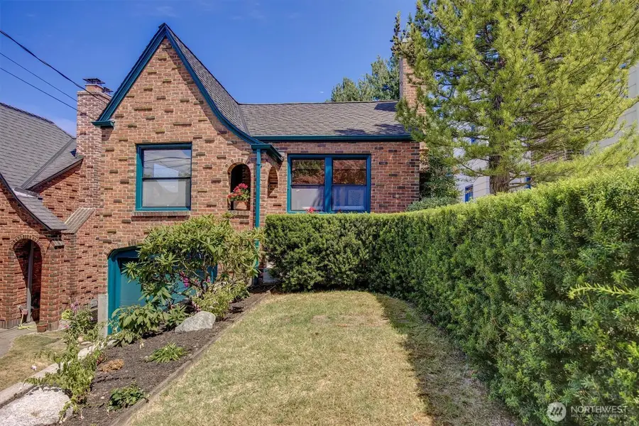 2714 Queen Anne Avenue N, Seattle, WA 98109 - #3