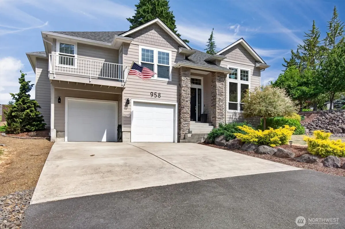 958 Cascade Drive, Longview, WA 98632 - #1