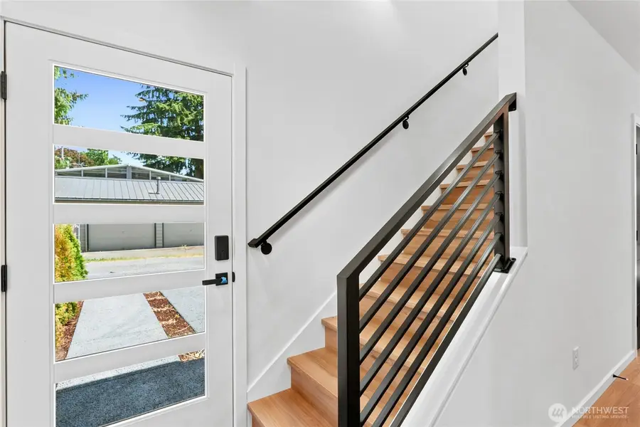 10704 Linden Avenue N, Seattle, WA 98133 - #2