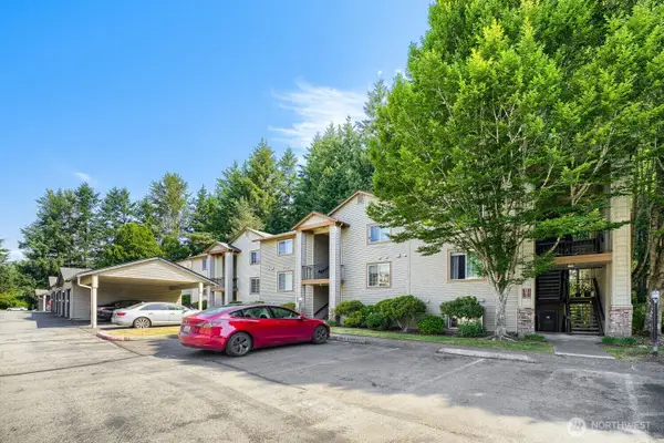 25025 SE Klahanie Boulevard #B202, Sammamish, WA 98029