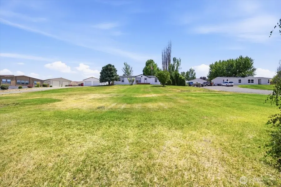 4225 Twinlake Ct, West Richland, WA 99353 - #3