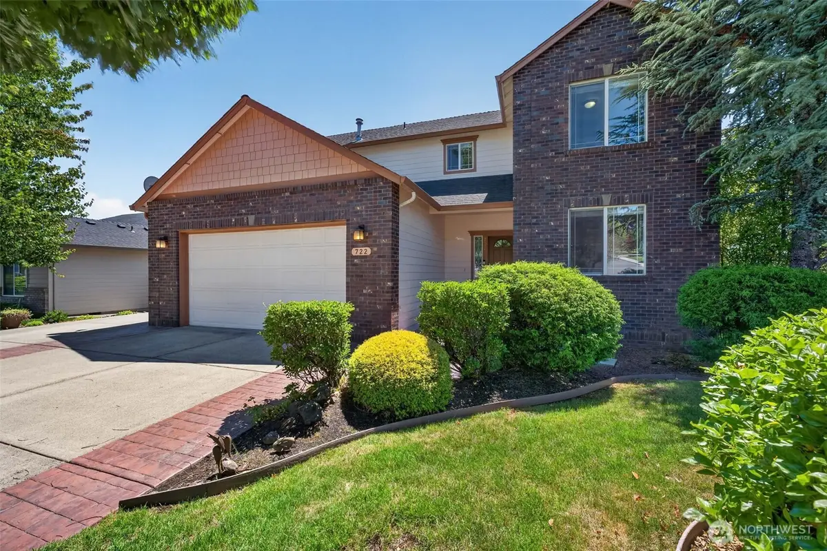 722 E 18th St, La Center, WA 98629 - #1