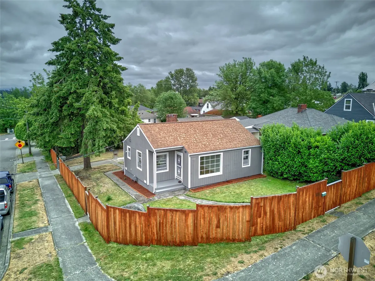 13504 35th Avenue S, Tukwila, WA 98168 - #1