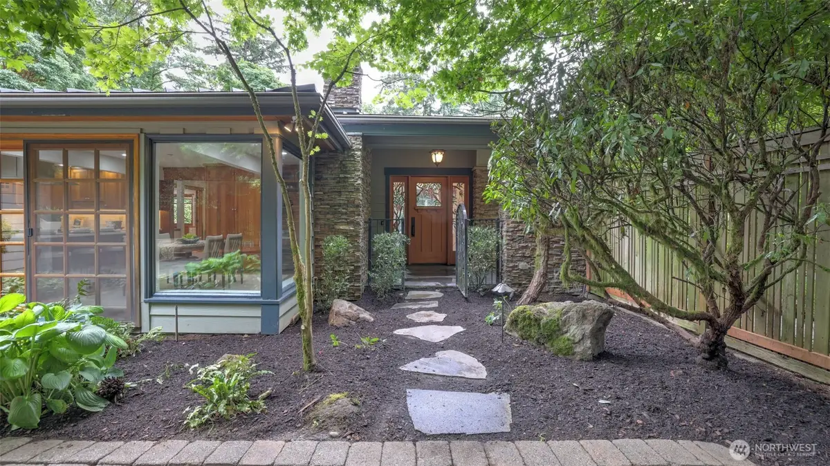 10555 SE 28th Street, Beaux Arts Village, WA 98004 - #1