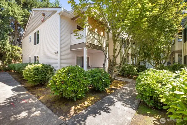 19726 50th W #201, Lynnwood, WA 98036