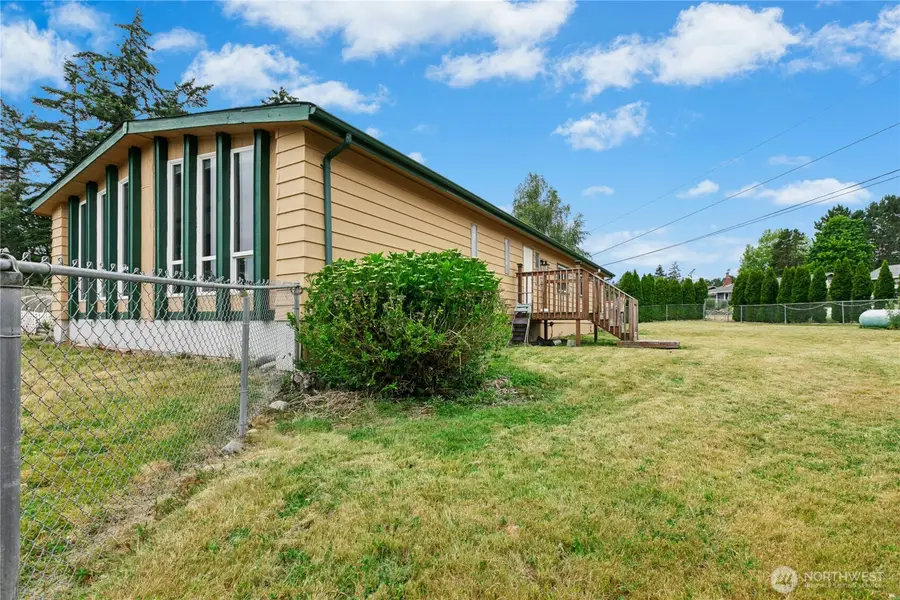 801 Walker Avenue, Oak Harbor, WA 98277 - #2