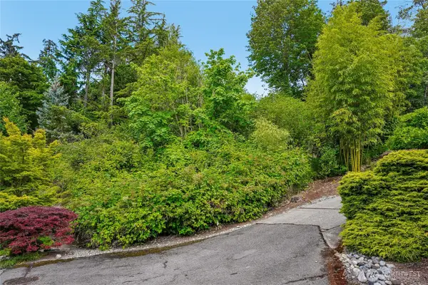8114 W Mercer Way, Mercer Island, WA 98040
