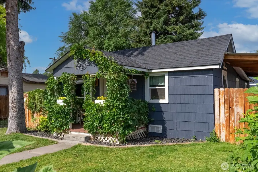 14 S Elm Street, Omak, WA 98841 - #3