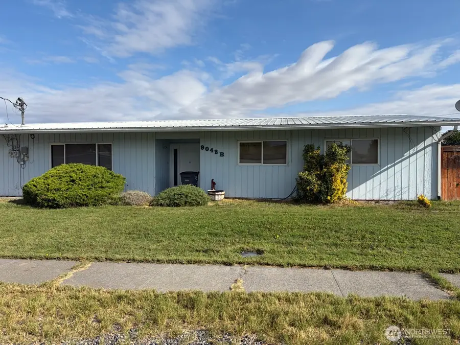 9042 Forrestal Lane #B, Moses Lake, WA 98837 - #2