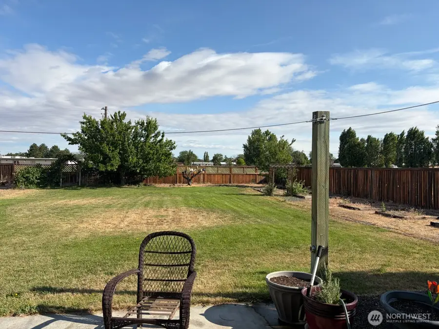 9042 Forrestal Lane #B, Moses Lake, WA 98837 - #3