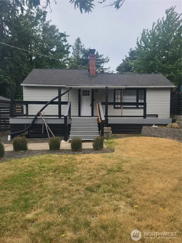 11335 Sunnyside Avenue N, Seattle, WA 98133