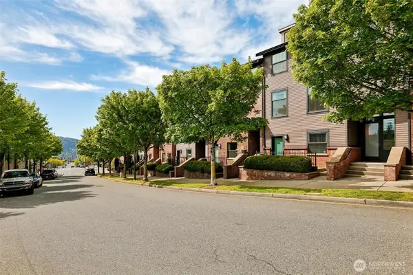 1078 NE High Street #10, Issaquah, WA 98029