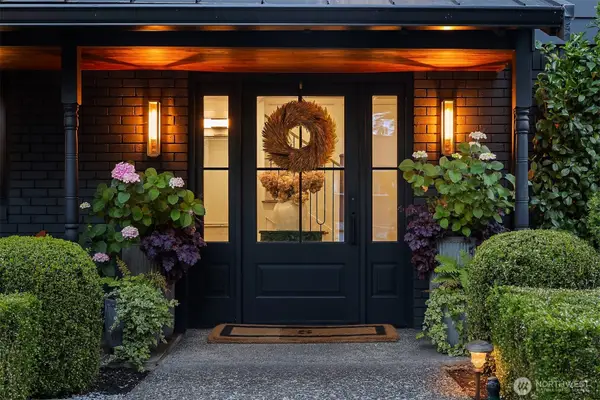 7306 Island Crest Way, Mercer Island, WA 98040
