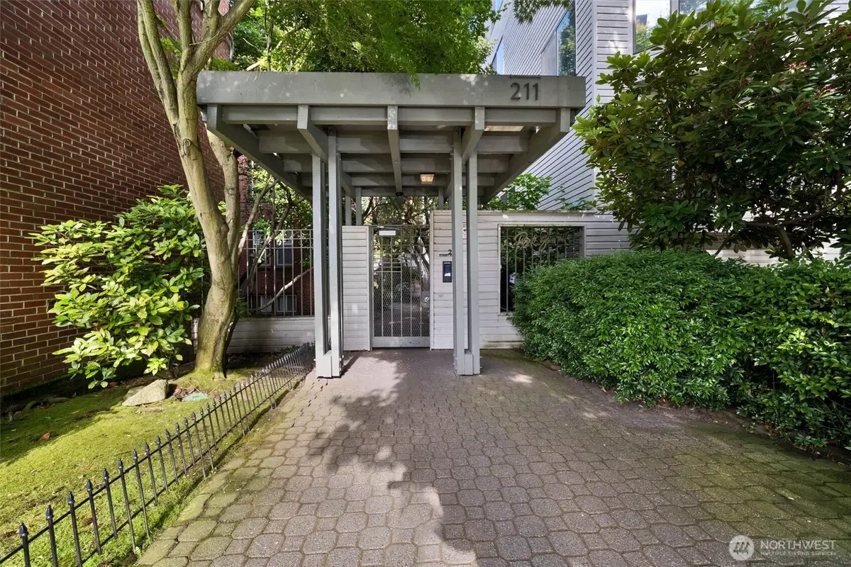 211 Summit Avenue E #N305, Seattle, WA 98102 - #1