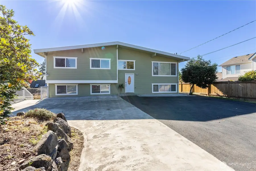 3905 NE 6th Street, Renton, WA 98056 - #2
