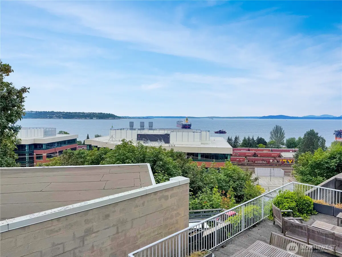 521 5th Avenue W #201, Seattle, WA 98119 - #1