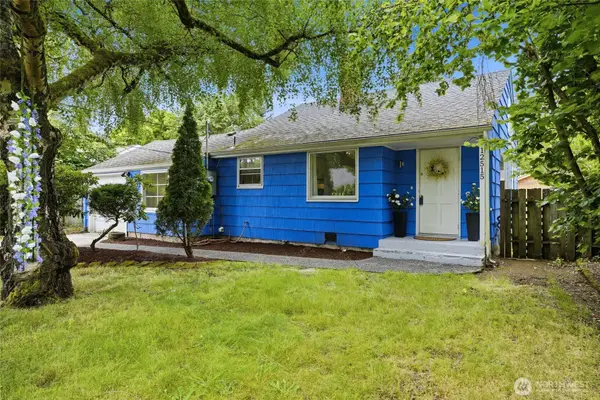 12515 25th Avenue Ne, Seattle, WA 98125