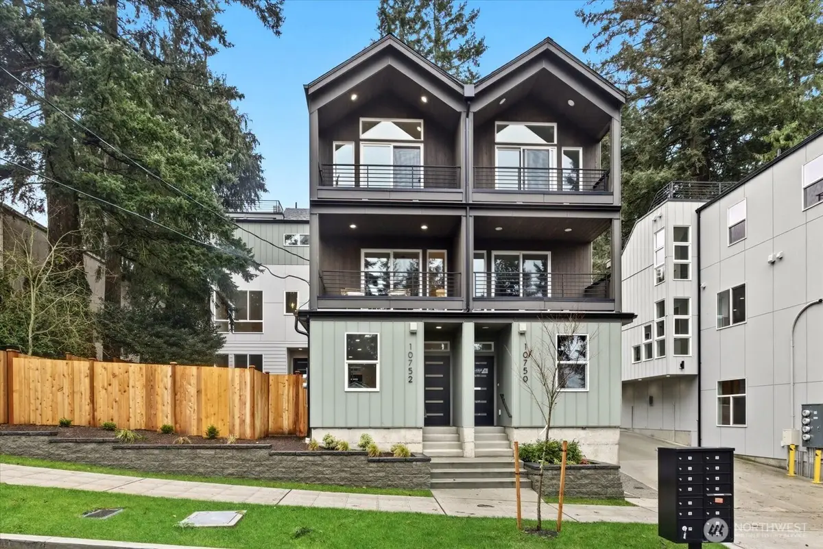 10750 Interlake Avenue N, Seattle, WA 98133 - #1