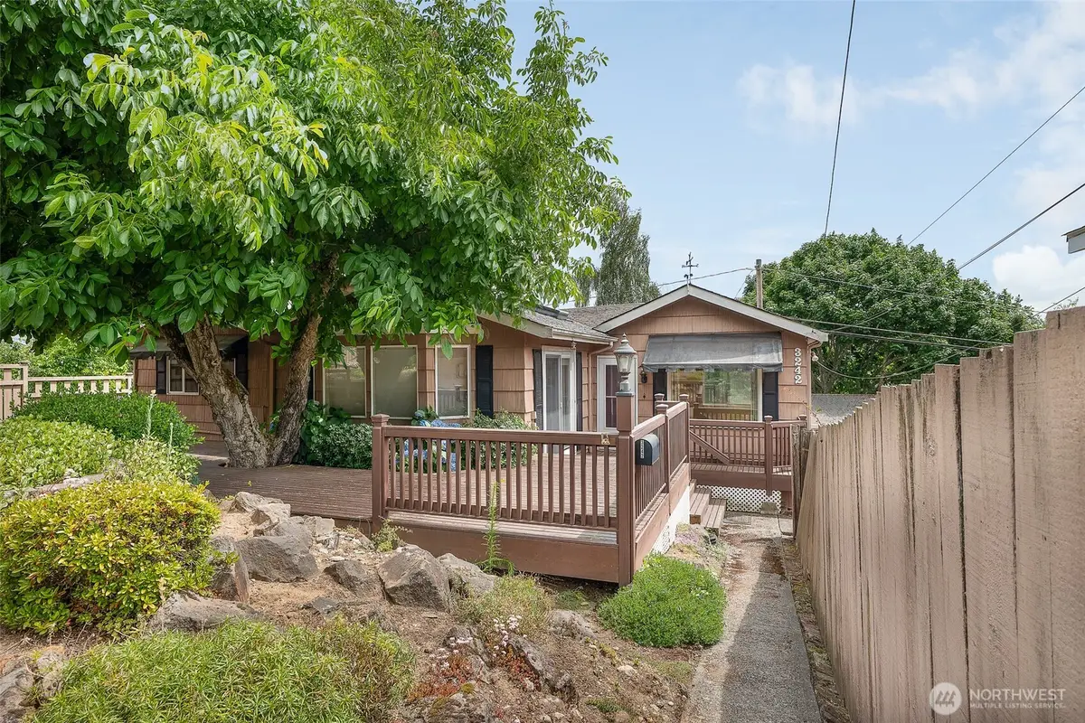 3242 36th Avenue W, Seattle, WA 98199 - #1