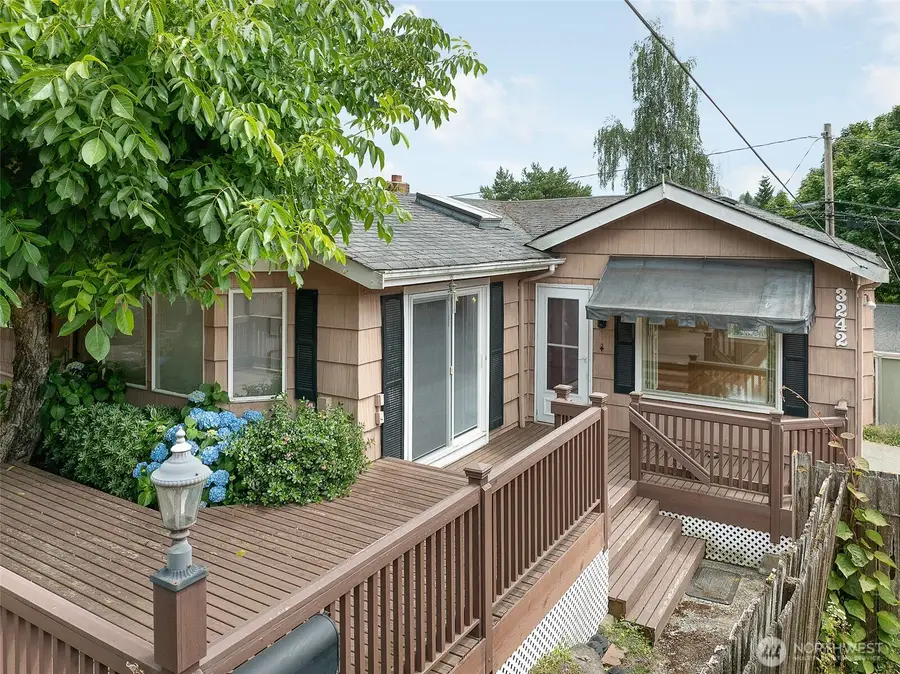 3242 36th Avenue W, Seattle, WA 98199 - #2