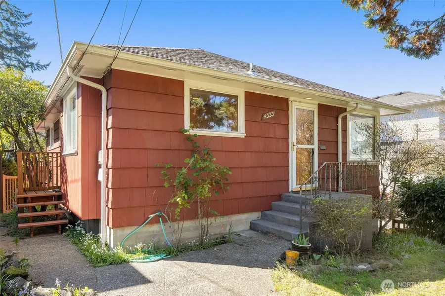 4333 32nd Avenue W, Seattle, WA 98199 - #2
