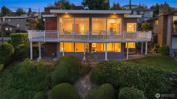 3741 33rd Avenue Sw, Seattle, WA 98126