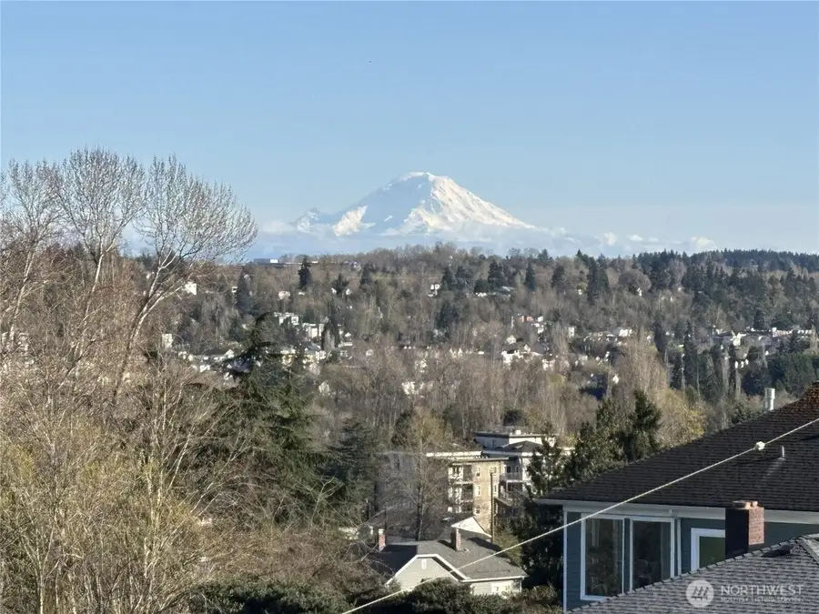3741 33rd Avenue Sw, Seattle, WA 98126 - #2
