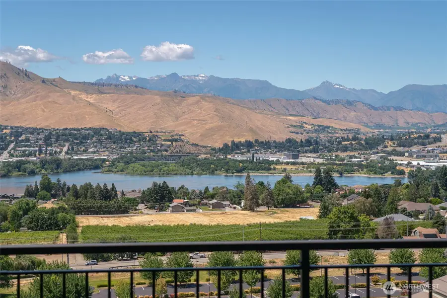 3018 N Breckenridge Drive, East Wenatchee, WA 98802 - #3