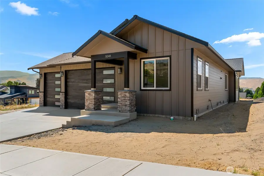 3240 NW Brianna Avenue, East Wenatchee, WA 98802 - #3