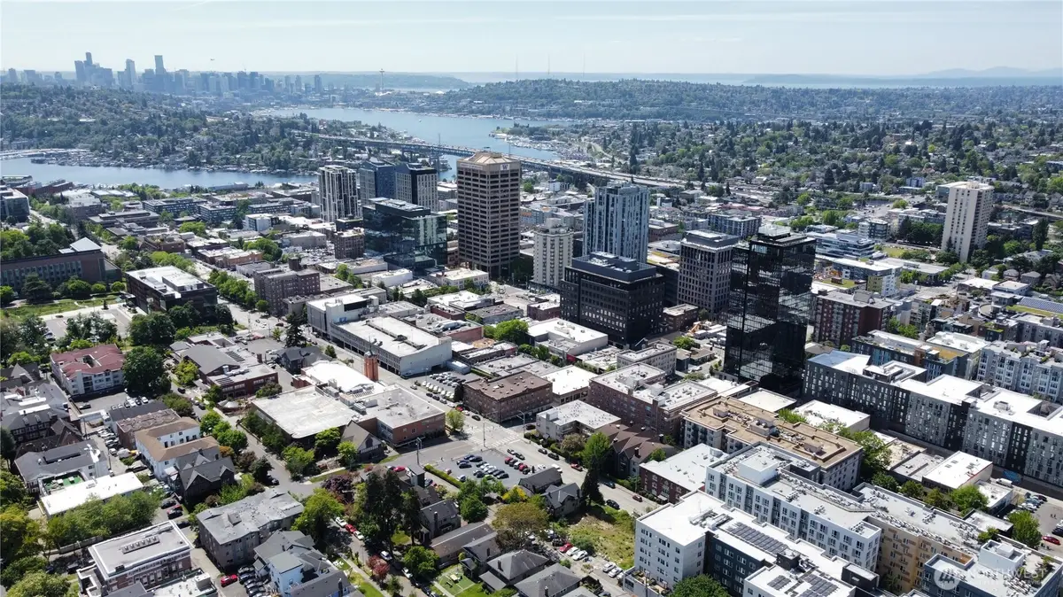 4722 - 4730 15th Avenue Ne, Seattle, WA 98105 - #1