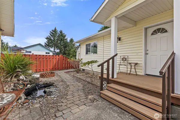 526 Sunset Avenue Ne, Ocean Shores, WA 98569