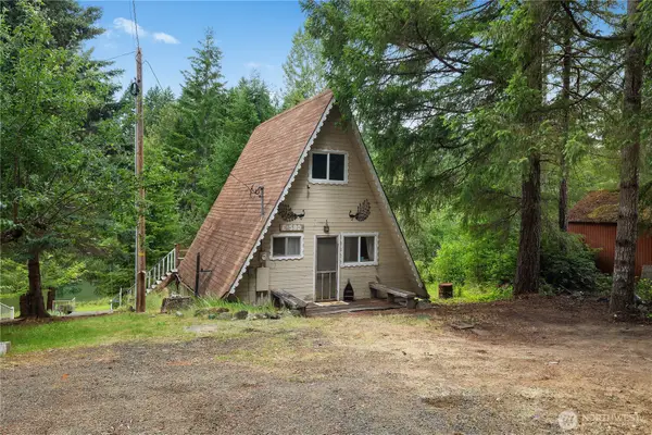 580 E Emerald Lake Drive E, Grapeview, WA 98546