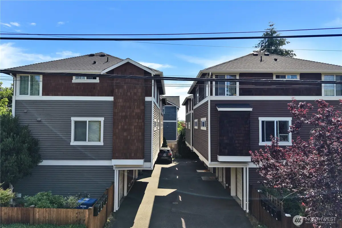 4516 Dayton Avenue N, Seattle, WA 98103 - #1