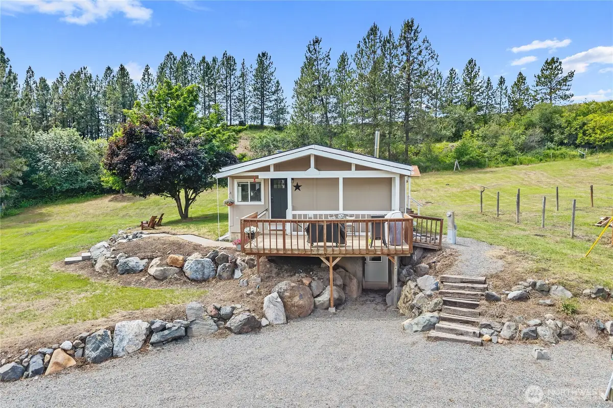 4562 Lessig Road #A, Hunters, WA 99137 - #1