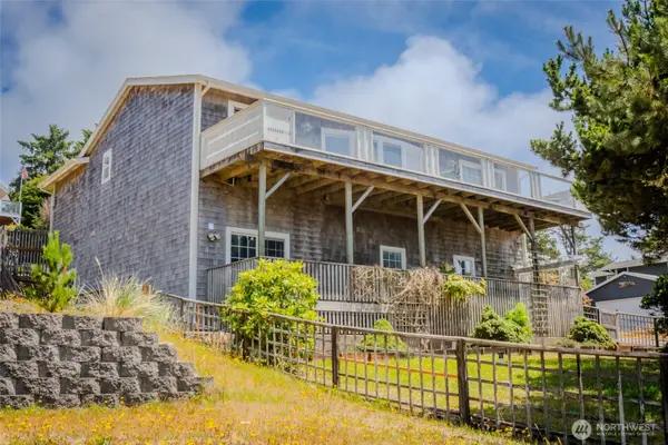 34801 J Place, Ocean Park, WA 98640